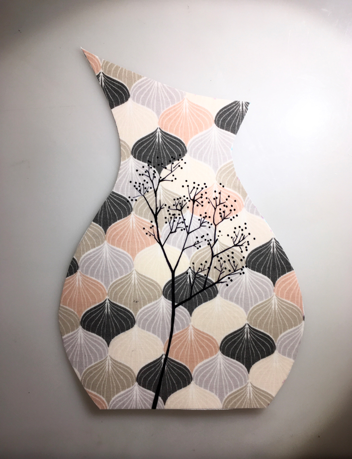 Bouillottes, vases, broches, broderies